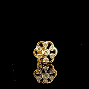 Radiant Bloom Pure Gold Nose Pin
